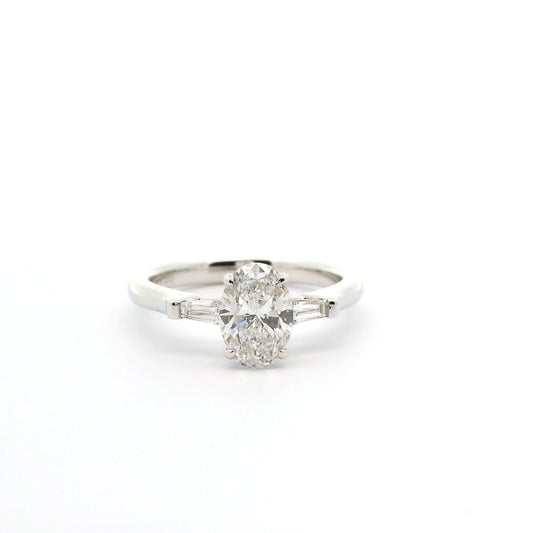 Elegant engagement ring with diamond (lab-grown diamonds)