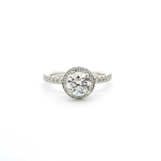Elegant engagement ring with diamond (lab grown)