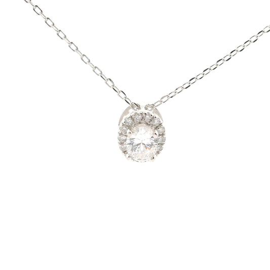 Elegant necklace with sparkling diamond pendant