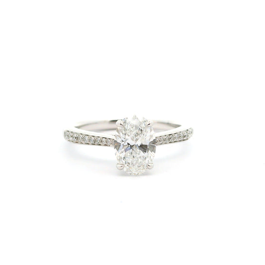 Elegant engagement ring with diamonds