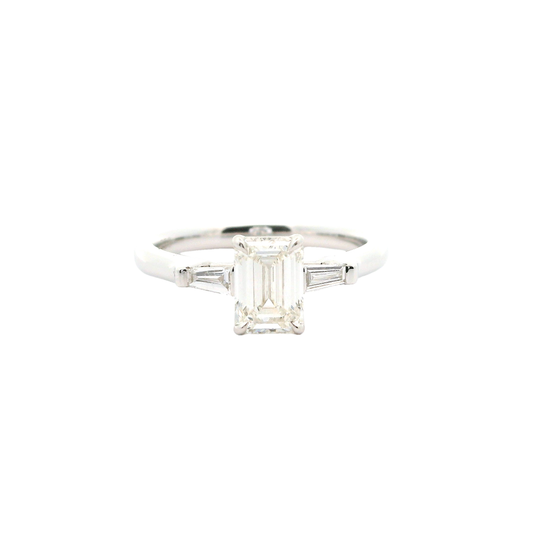 Elegant engagement ring with diamonds