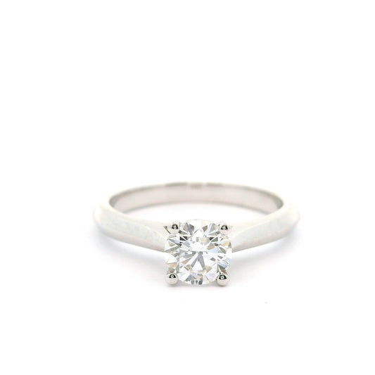 Elegant engagement ring with diamond
