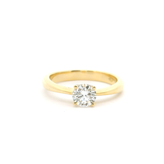 Elegant gold ring with diamond