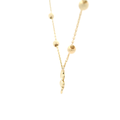 Elegant golden clover necklace
