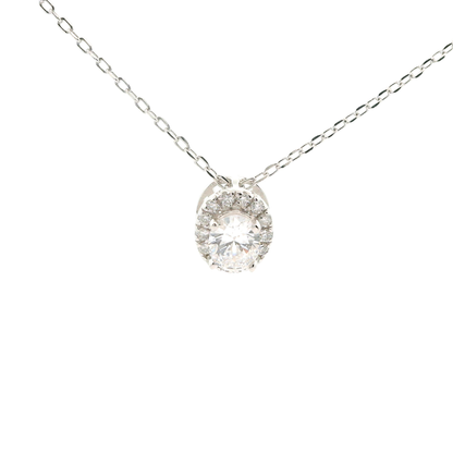 Eleganter Halskette mit funkelndem Diamanten im Anhänger