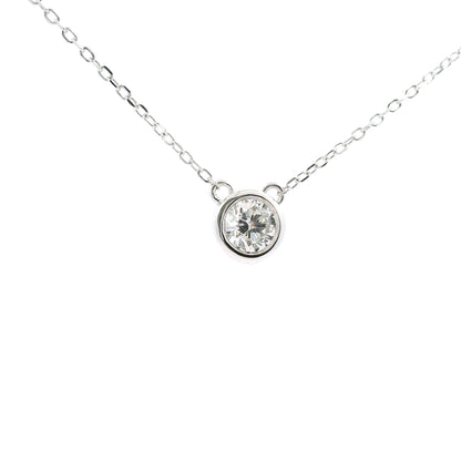 Elegante Halskette mit funkelndem Anhänger (Diamant)