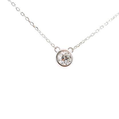 Elegante Halskette mit funkelndem Anhänger (Diamant)