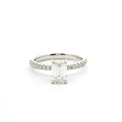 Eleganter Diamantring (Emerald Cut)