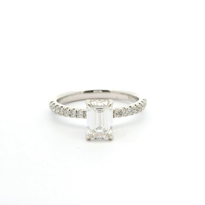 Eleganter Diamantring (Emerald Cut)