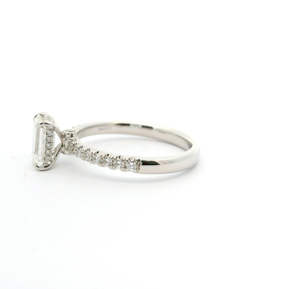 Eleganter Diamantring (Emerald Cut)