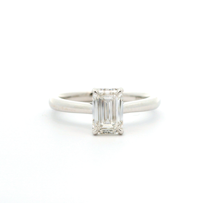 Eleganter Verlobungsring mit Diamant