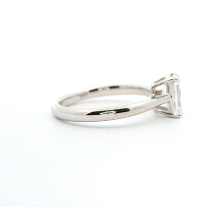 Eleganter Verlobungsring mit Diamant