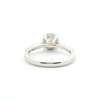 Eleganter Verlobungsring mit Diamanten