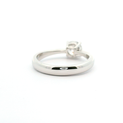 Eleganter Verlobungsring mit Diamant