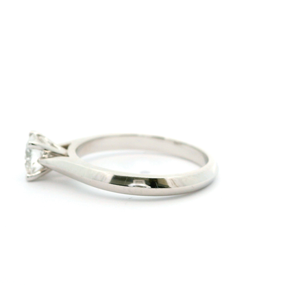 Eleganter Verlobungsring mit Diamant