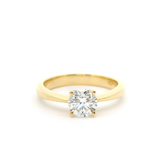 Elegant gold ring with diamond