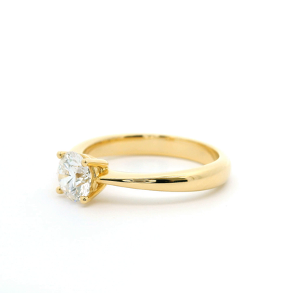 Eleganter Goldring mit Diamant