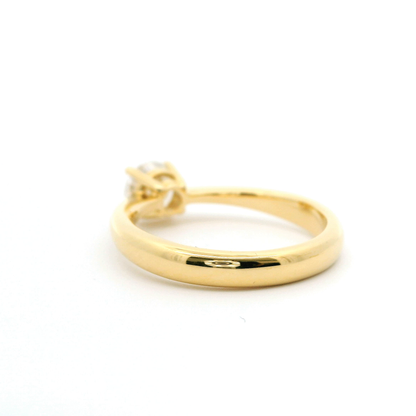 Eleganter Goldring mit Diamant