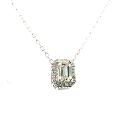 Elegant necklace with diamond pendant