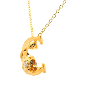 Elegante vergoldete  Buchstaben-Halskette und einem Diamant (lab-grown)
