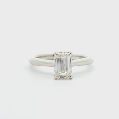 Eleganter Verlobungsring mit Diamant