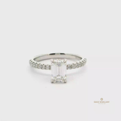 Eleganter Diamantring (Emerald Cut)