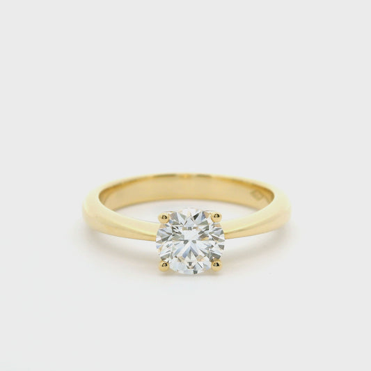 Eleganter Goldring mit Diamant